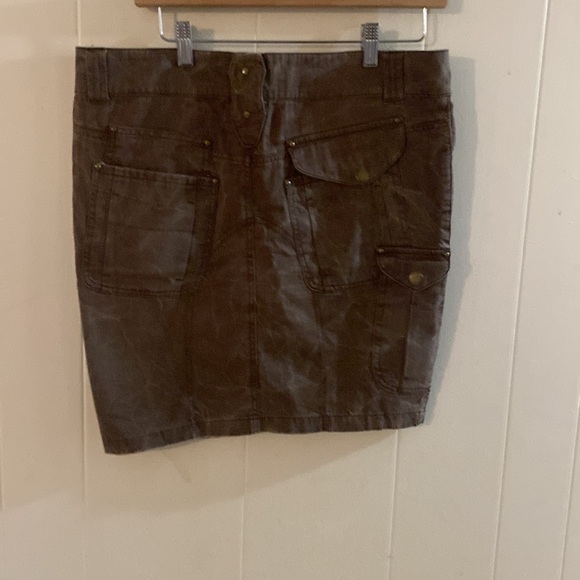 Cute little cargo skirt - Picture 2 of 8